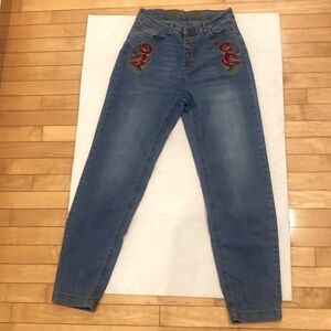 DISIGUAL High Waisted Boho Red Rose embroidered  light washed mom jeans size 28